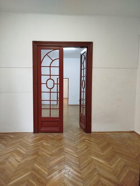 Pache libera unica spatioasa cu parcare, vila cu prestanta locatie eleganta