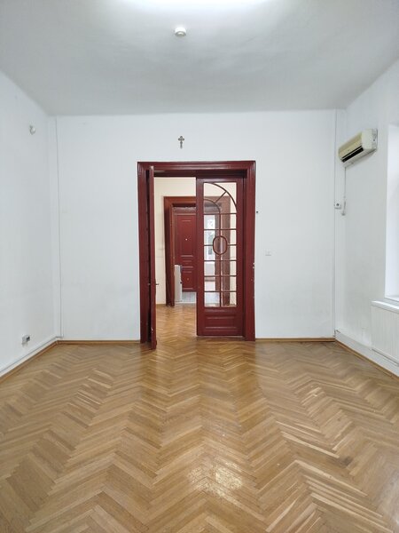 Pache libera unica spatioasa cu parcare, vila cu prestanta locatie eleganta