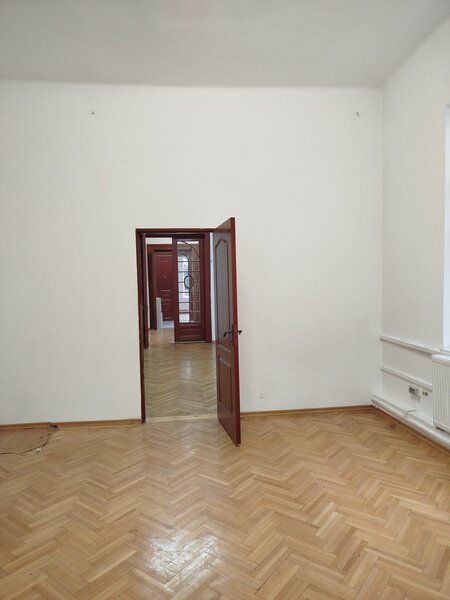 Pache libera unica spatioasa cu parcare, vila cu prestanta locatie eleganta